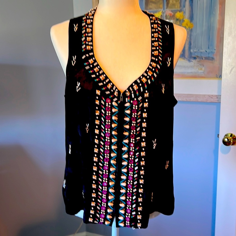 Fantastic sleelveless vest/top
